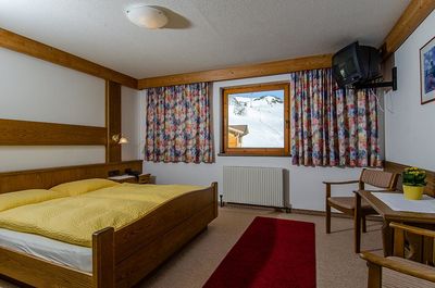Doppelzimmer Typ A im Hotel Garni Dreiländer in Galtür