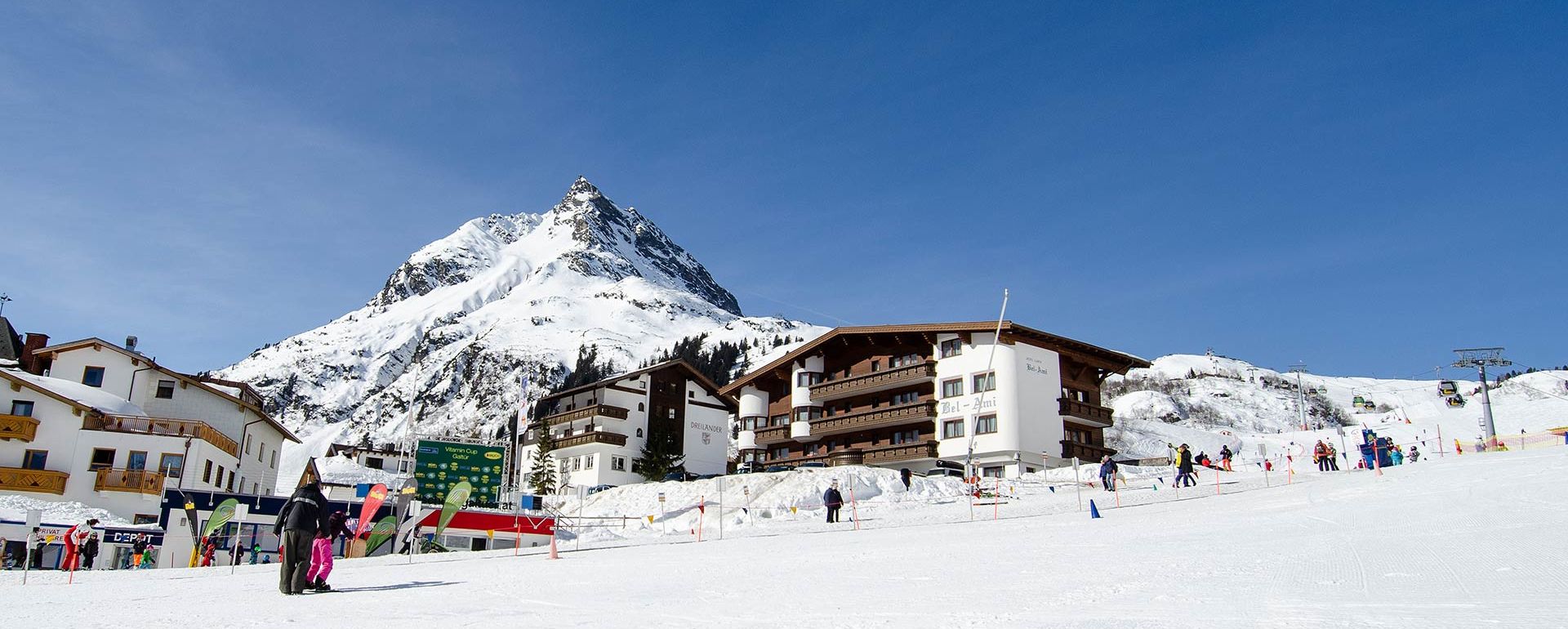 Hotel Garni Dreiländer in the middle of the skiing area 